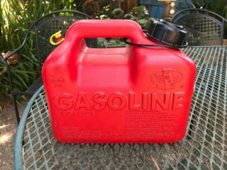 Vintage Chilton 1 Gallon Vented Gas Can