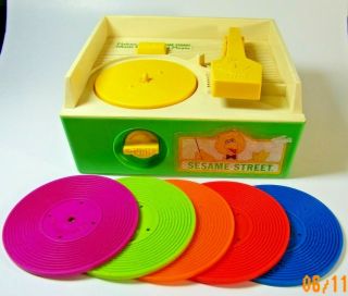 VINTAGE FISHER PRICE SESAME STREET RECORD PLAYER WITH 5 RECORDS 995N 1984 2