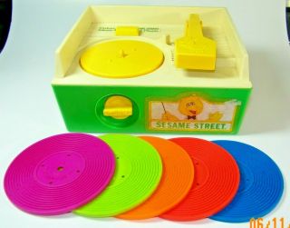 VINTAGE FISHER PRICE SESAME STREET RECORD PLAYER WITH 5 RECORDS 995N 1984 3