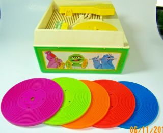 VINTAGE FISHER PRICE SESAME STREET RECORD PLAYER WITH 5 RECORDS 995N 1984 4