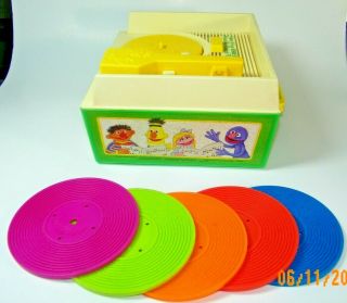 VINTAGE FISHER PRICE SESAME STREET RECORD PLAYER WITH 5 RECORDS 995N 1984 5