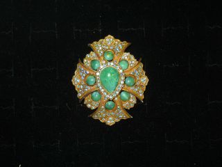 Exquisite Vintage Gold Tone Jade Green Cabochon And Rhinestone Brooch