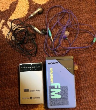 Vintage General Electric Ge Am Radio & Sony Walkman Fm W/headsets