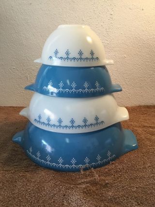 Set Of 4 Vintage Pyrex Snowflake Blue White Cinderella Nesting Mixing Bowls