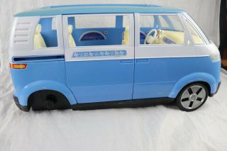 Vintage 2002 Mattel Barbie Blue White VW Volkswagon Bus Family Mini Van 8