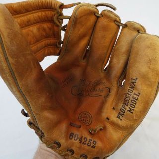 Vintage Hank Bauer Personal Pro Model 60 - 4252 Button Back Baseball Glove