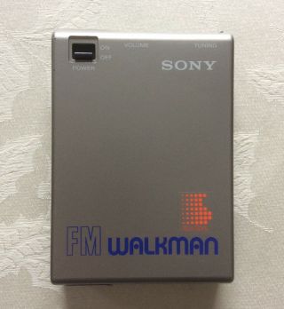 Vtg Early 80s Sony Srf - 30w Fm Stereo Walkman Receiver W/ Belt Clip