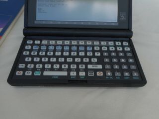 Hewlett Packard 100LX Palmtop PC/1MB Ram W/ Booklet Turns On/Off 7