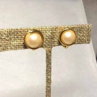 Vintage Signed Monet Small Gold Plated Pearl Clip On Earrings B7