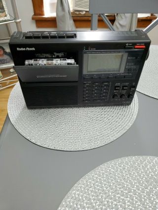 Radio Shack DX - 392 AM/FM/LW/SW (SSB) Radio with batteries 2