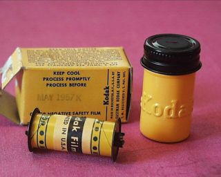 Near Kodak Kodacolor Vp828 (bantam Size) Roll Film From May 1957 W/can,  Box