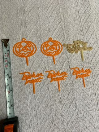 6 Piece Vtg Plastic Cupcake Toppers Halloween Valentines Day Holiday Picks
