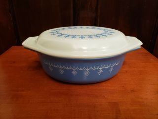 Vintage Pyrex Snowflake Blue Garland 1 1/2 Qt Oval Casserole Dish With Lid 043