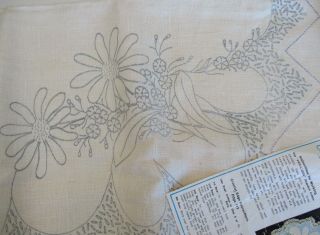 VINTAGE MYART 1370 LINEN SUPPER CLOTH WITH DAISIES & GYPSOPHILA TO EMBROIDER 2