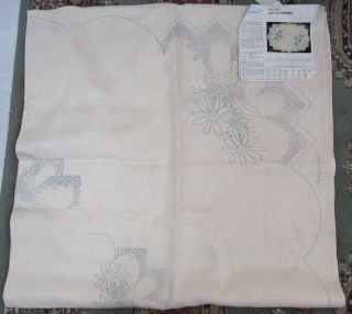 VINTAGE MYART 1370 LINEN SUPPER CLOTH WITH DAISIES & GYPSOPHILA TO EMBROIDER 3