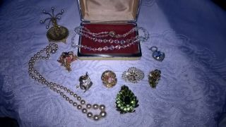 Joblot Of High End Broken Jewellery In A Vintage Jewellery Box