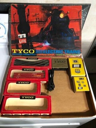 Vintage Tyco Ho Scale Electric Train Set ( (incomplete))