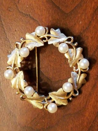 Vintage Signed Crown Trifari Ivy Leaf Wreath/faux Pearl - Gold Tone Brooch Pin