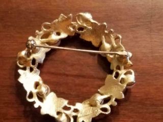 Vintage Signed Crown TRIFARI Ivy Leaf Wreath/Faux Pearl - Gold Tone Brooch Pin 3