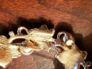 Vintage Signed Crown TRIFARI Ivy Leaf Wreath/Faux Pearl - Gold Tone Brooch Pin 4