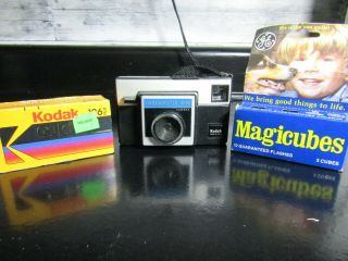 Vintage Kodak Instamatic X - 15 Color Outfit Camera W/ Magicubes And Film