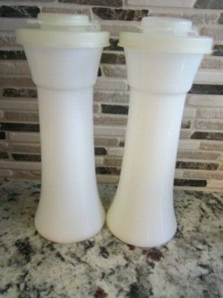 VINTAGE TUPPERWARE HOUR GLASS TALL SALT AND PEPPER SHAKERS WHITE 3