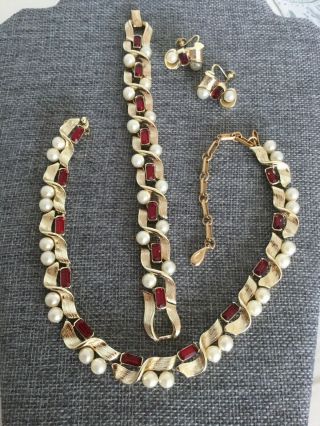 Elegant Vintage Lisner Red Stone Faux Pearl Necklace Bracelet Earring Set