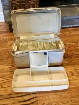 Vintage Cream Royal Traveler Overnight Train Case With Tray And Mirror