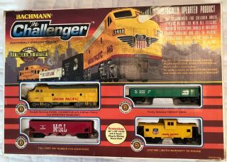 Vintage Bachmann The Challenger Ho Scale Electric Train Set W/ E - Z Track System