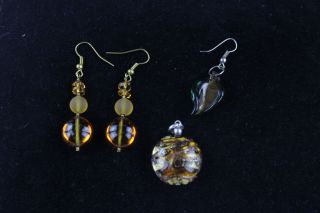 25 x Vintage GLASS BEAD JEWELLERY inc.  Pendants,  Necklaces,  Earrings 3