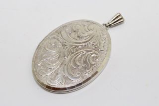 A Large Heavy Vintage Sterling Silver 925 Engraved Locket Pendant 14081
