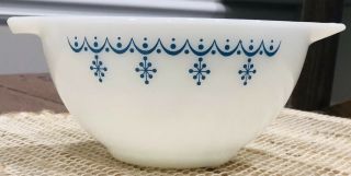 VTG Pyrex 1.  5 Cinderella Nesting White Mixing Bowl 441 Blue Snowflake Garland 3