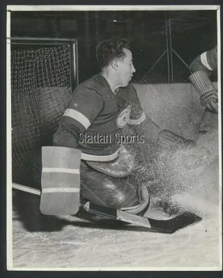Johnny Mowers 1941 Detroit Red Wings Vintage Nhl Hockey Press Photo