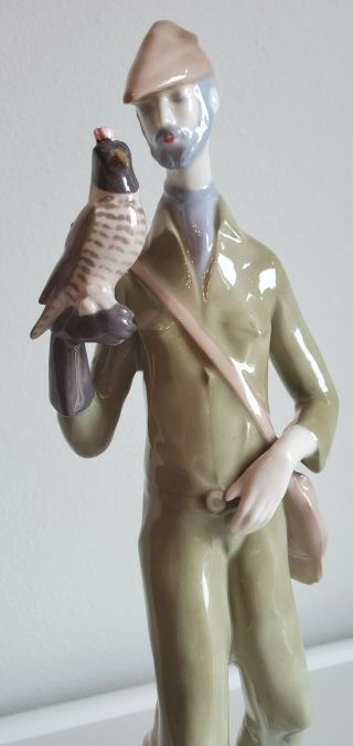 Vintage German Democratic Republic Gdr Porcelain Figurine Man With Racing Pigeon
