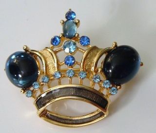 Vintage Brooch Signed Trifari Blue Glass Cabs Rhinestones Royal King Queen Crown