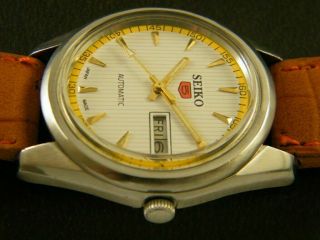 VINTAGE SEIKO 5 AUTOMATIC JAPAN MEN ' S DAY/DATE WATCH 3
