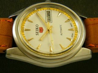 VINTAGE SEIKO 5 AUTOMATIC JAPAN MEN ' S DAY/DATE WATCH 4