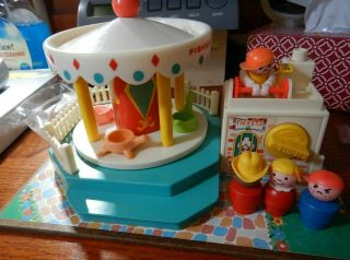Vintage Fisher Price Little People Merry - Go - Round 111 Wood Lp
