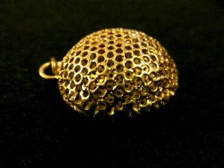 UNUSUAL VINTAGE DOUBLE SIDED PUFFY MESH GOLD PENDANT CHARM FOB 4