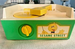 VINTAGE FISHER PRICE SESAME STREET RECORD PLAYER WITH 5 RECORDS 995N 1984 5