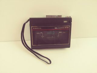 Vintage 1983 Sanyo Portable Cassette Tape Recorder Walkman M1130 Voice Activate