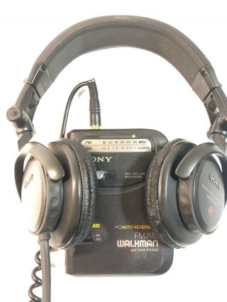 Vtg Sony Wm - Fx303 Walkman Am/fm Radio Cassette Player W/ Vintage Sony Headset