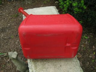 Vintage Rubbermaid GOTT 2.  5 Gallon Red Plastic Vented Gas Can Model 1226 2