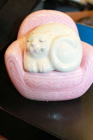 Vintage White Cat On A Pink Couch Sofa Salt & Pepper Shakers Kitten Kitty