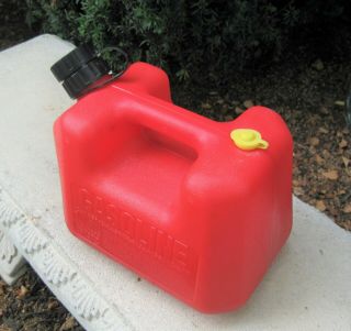 Vintage 1 Gal 4 Oz BLITZ 11802 Vented & Flexible Pour Spout Red Plastic Gas Can 3