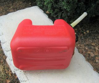 Vintage 1 Gal 4 Oz BLITZ 11802 Vented & Flexible Pour Spout Red Plastic Gas Can 4