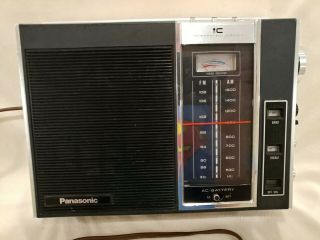 Vintage Panasonic AM/FM Integrated Circuit Portable Radio RF - 900 AC - Battery 2