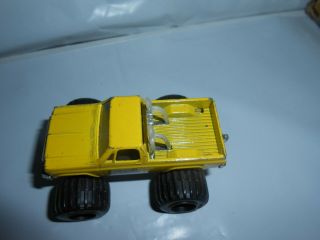 VTG 1984 JRI ROAD CHAMPS BEAR FOOT MONSTER TRUCK CHEVY/GMC YELLOW 1/64? RARE 3