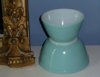 2 Vintage Pyrex Turquoise Robins Egg Blue Mixing Nesting Bowls 401,  402