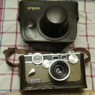 Vintage Argus 35mm Camera W/50mm Coated Cintar Lens & Leather Case
